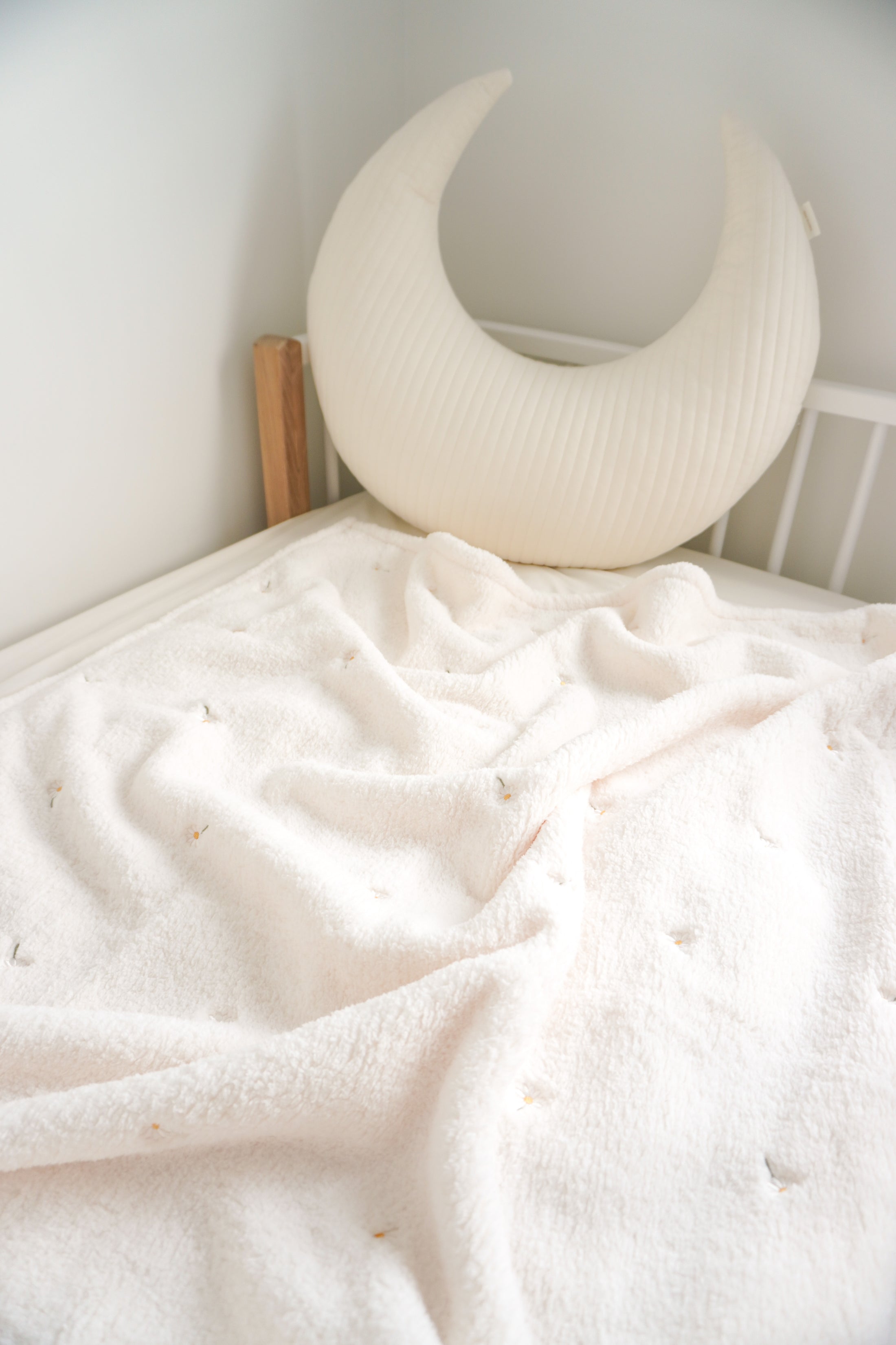 Hypoallergenic Moon Pillow | Cream