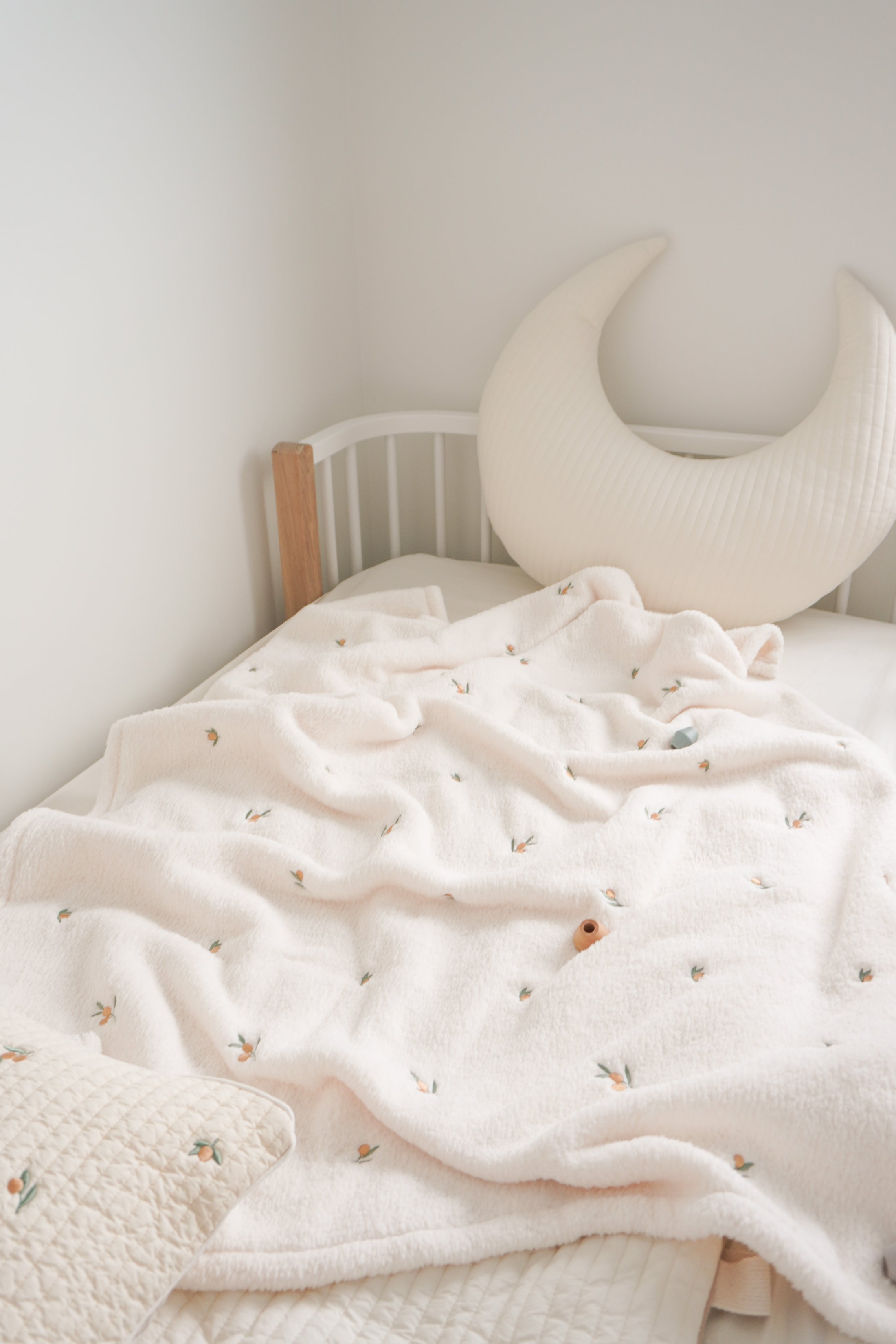 Hypoallergenic Moon Pillow | Cream