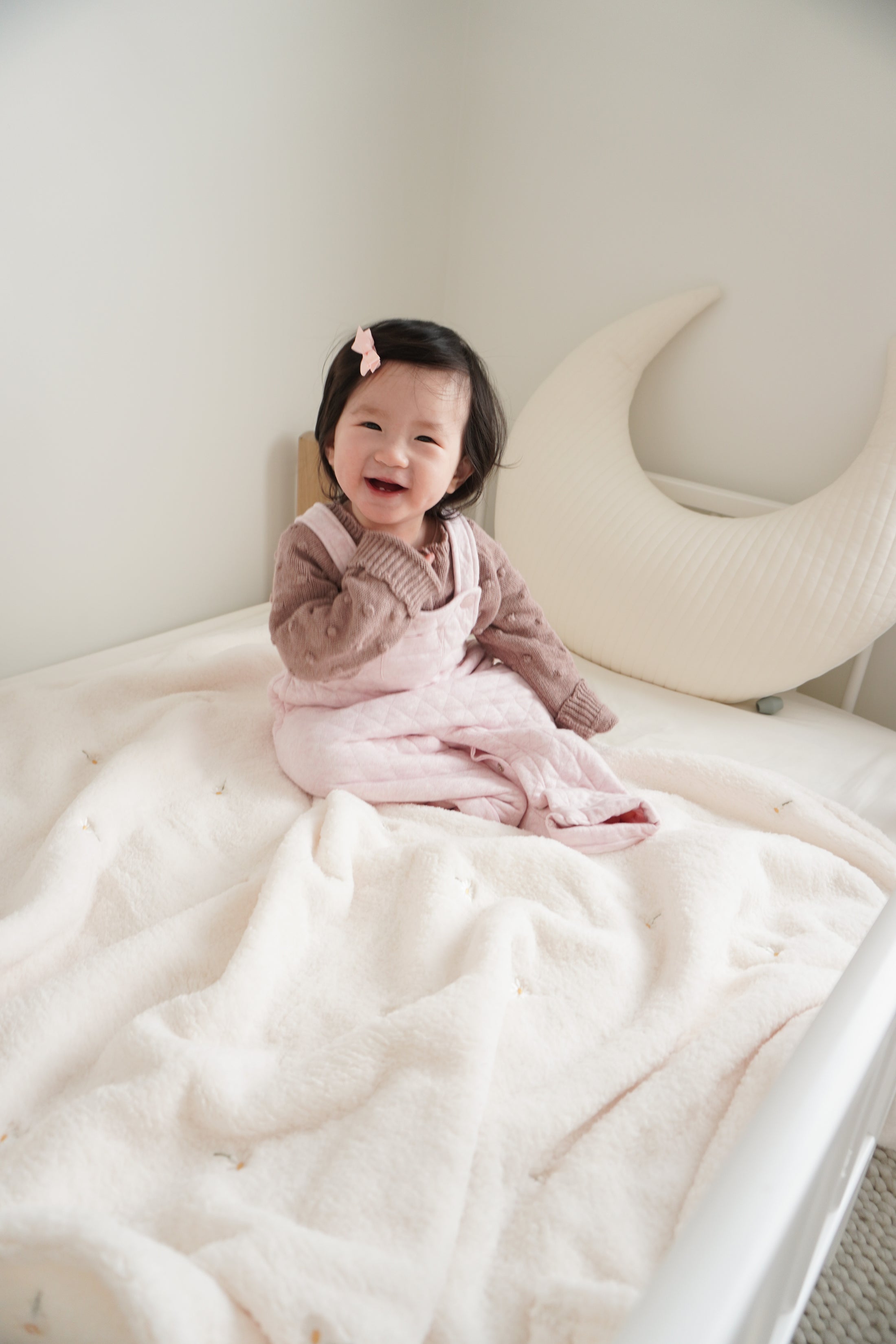 Hypoallergenic Moon Pillow | Cream