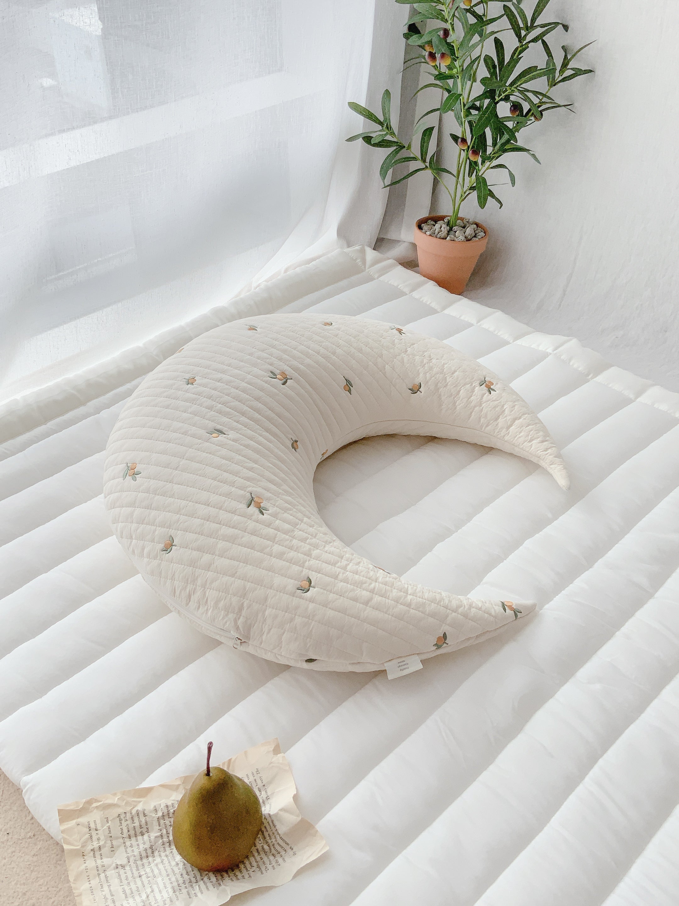 Hypoallergenic Moon Pillow | Olive