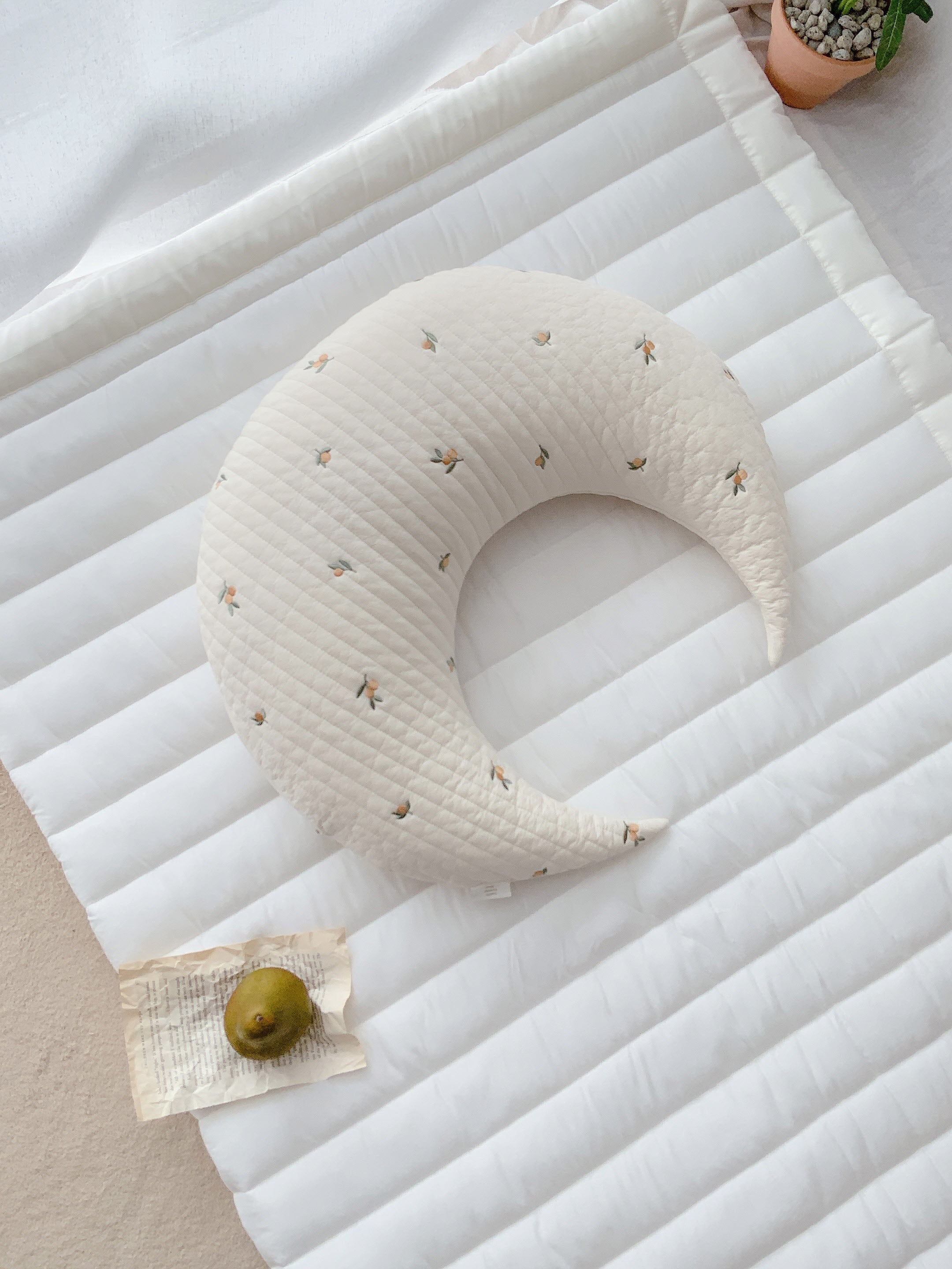 Hypoallergenic Moon Pillow | Olive