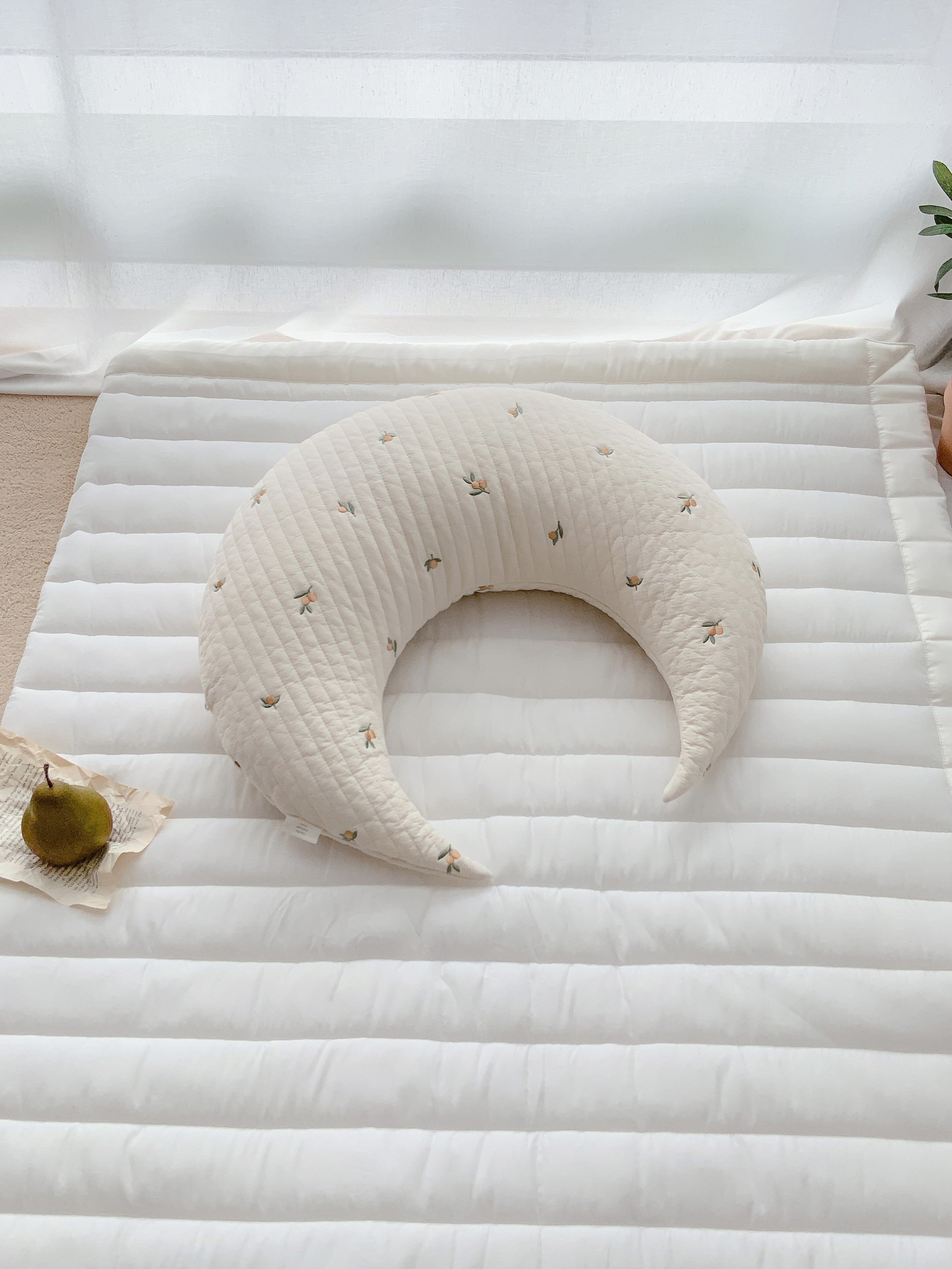 Hypoallergenic Moon Pillow | Olive